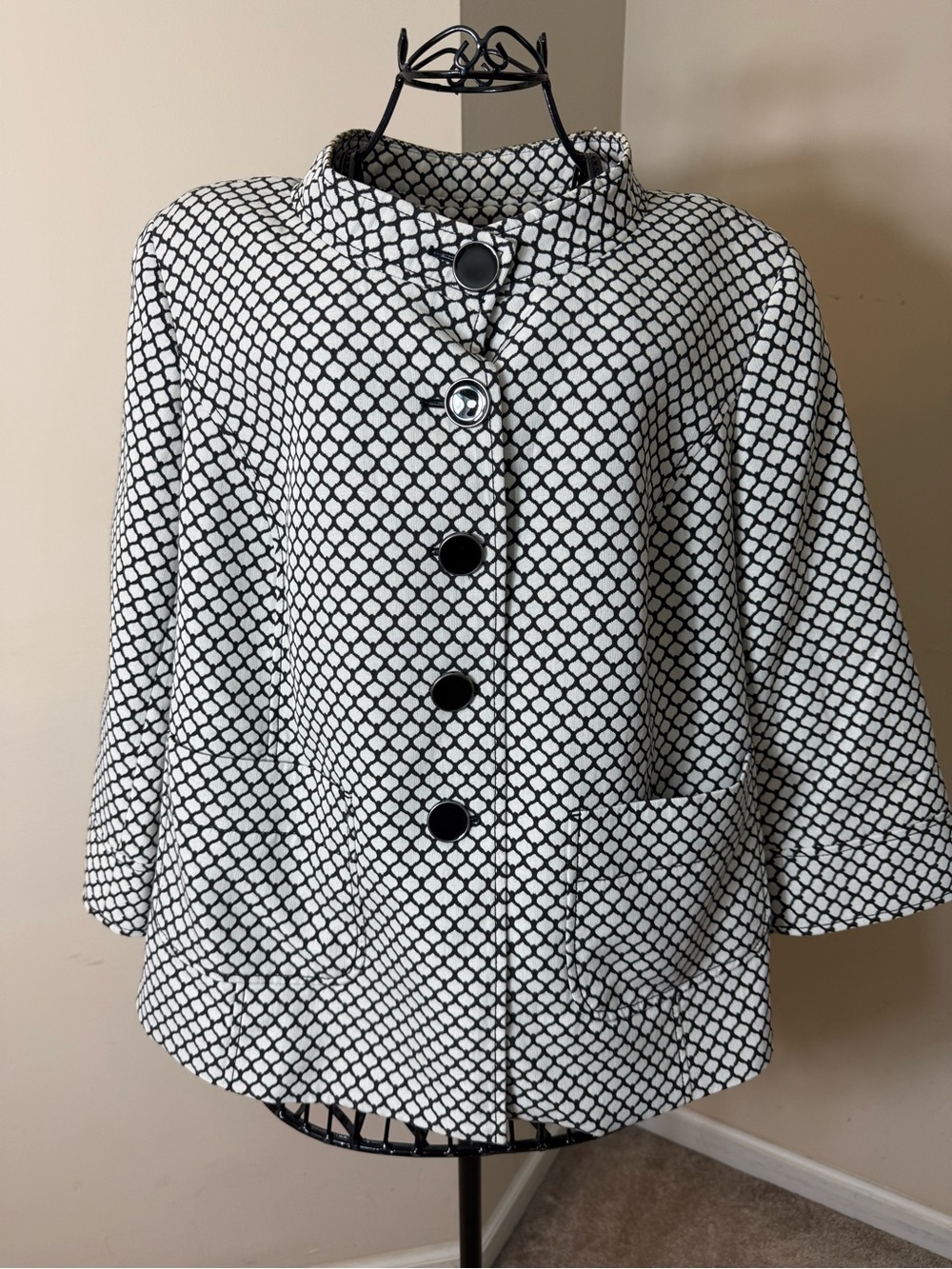 Women's Black & White Geometric Button-Front Blazer